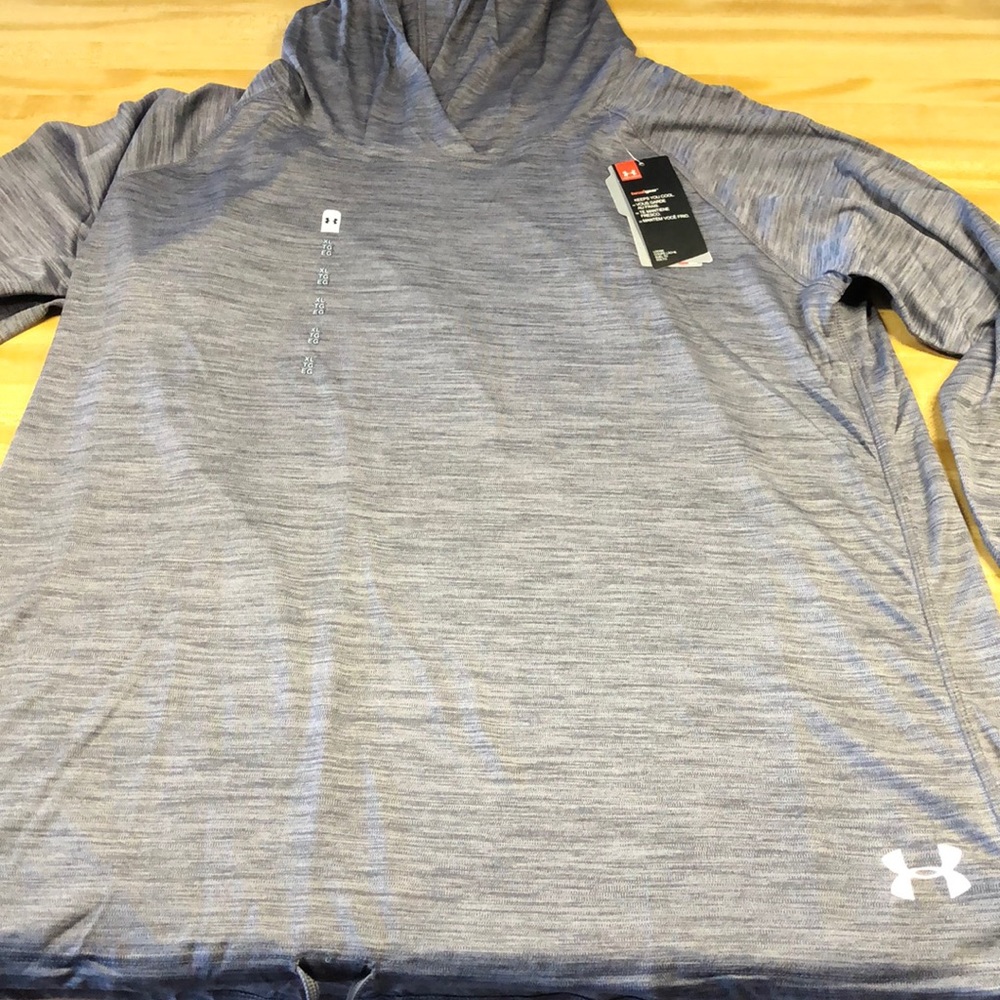 Woman’s Under Armour Long sleeve XL